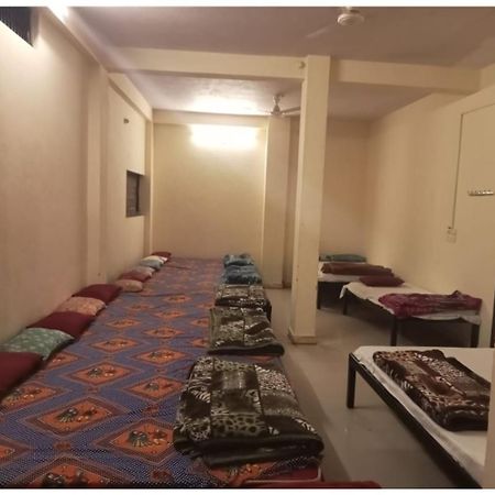 Hotel Mahakal Vishram, Уджайн Екстериор снимка