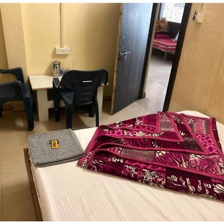 Hotel Mahakal Vishram, Уджайн Екстериор снимка
