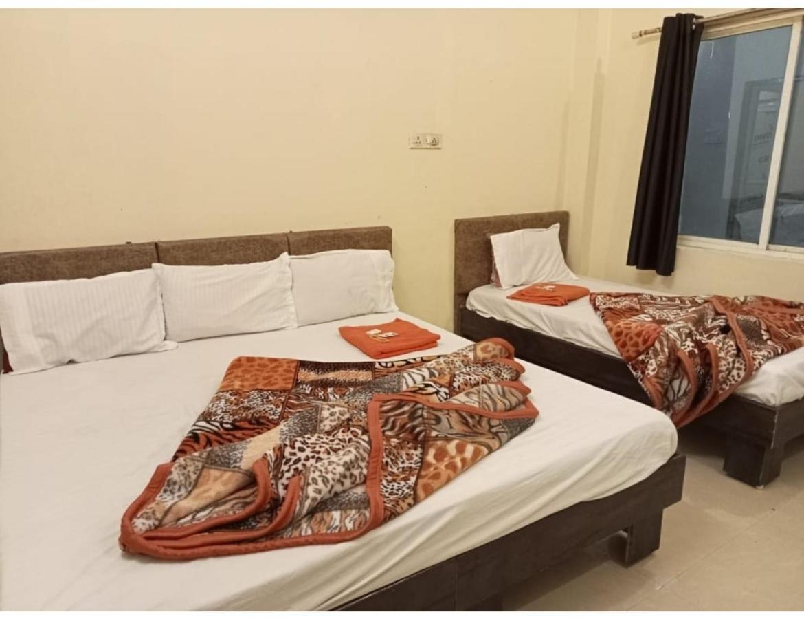Hotel Mahakal Vishram, Уджайн Екстериор снимка