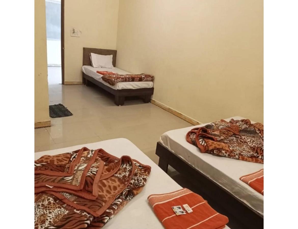 Hotel Mahakal Vishram, Уджайн Екстериор снимка