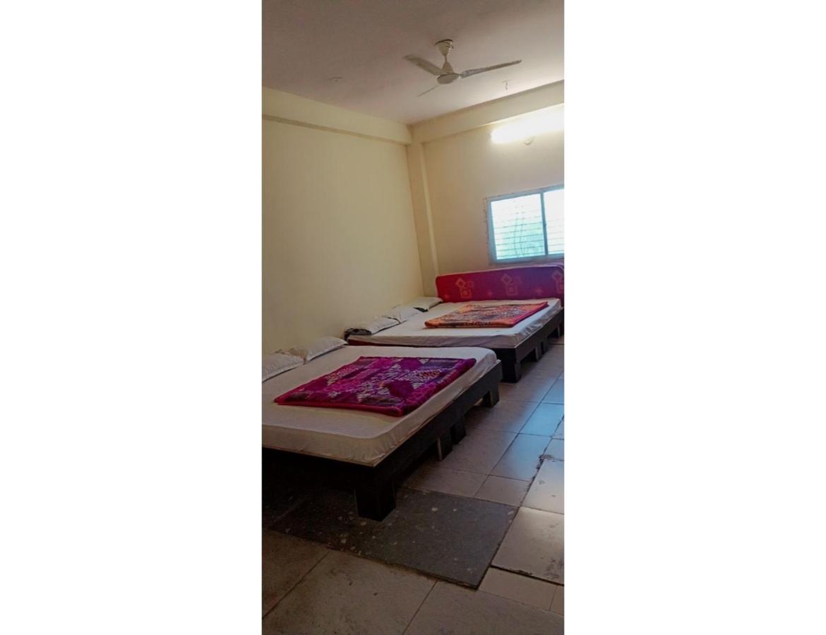 Hotel Mahakal Vishram, Уджайн Екстериор снимка