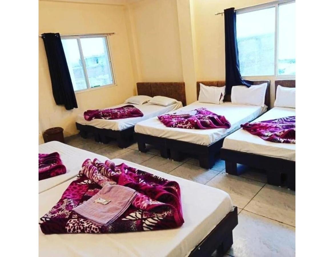 Hotel Mahakal Vishram, Уджайн Екстериор снимка