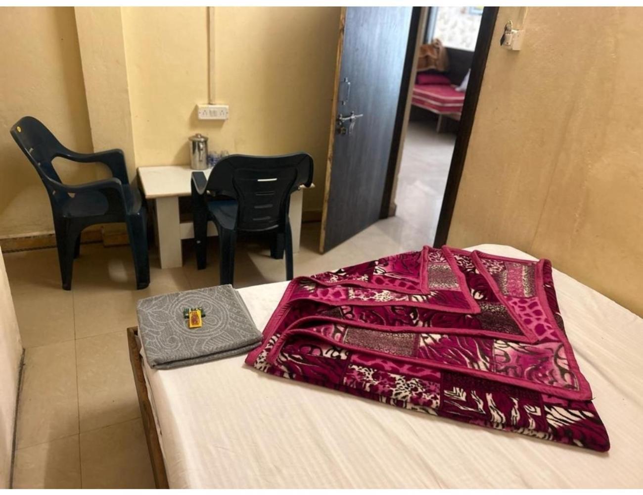 Hotel Mahakal Vishram, Уджайн Екстериор снимка