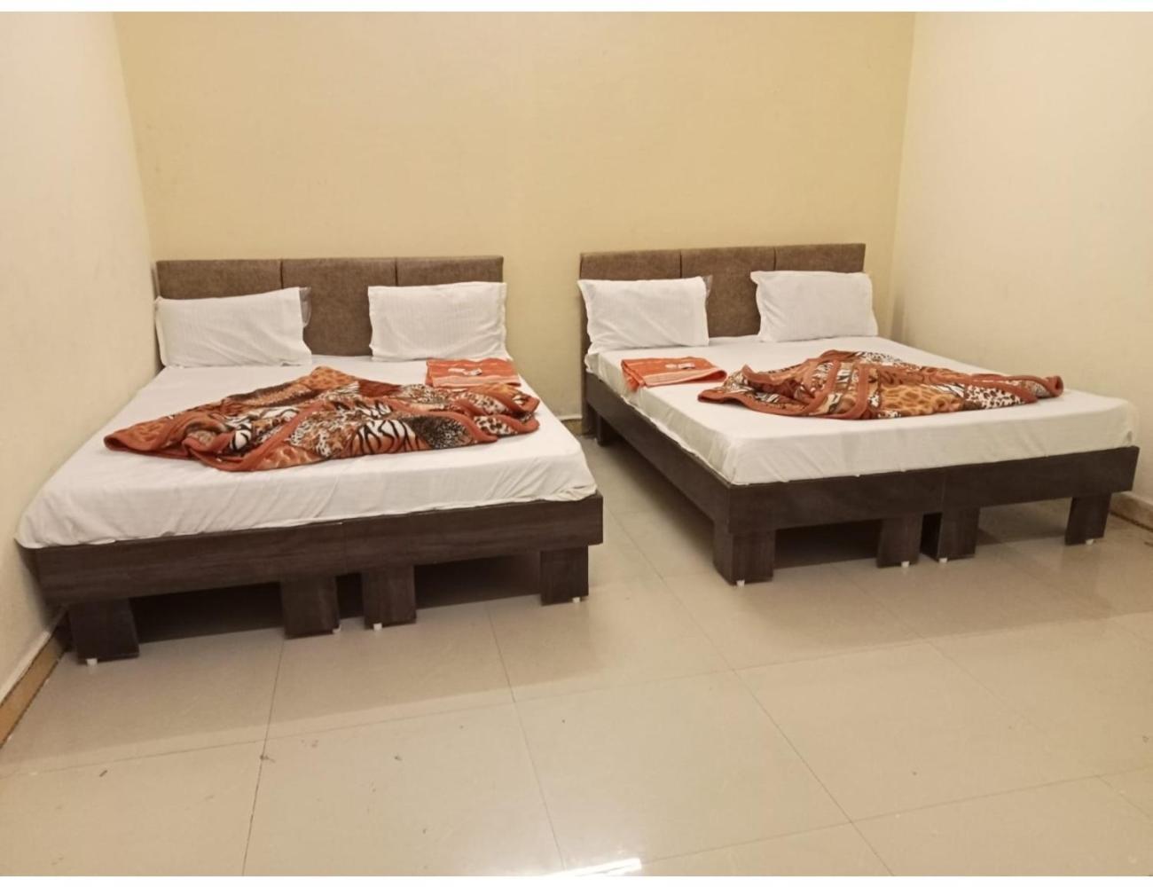 Hotel Mahakal Vishram, Уджайн Екстериор снимка