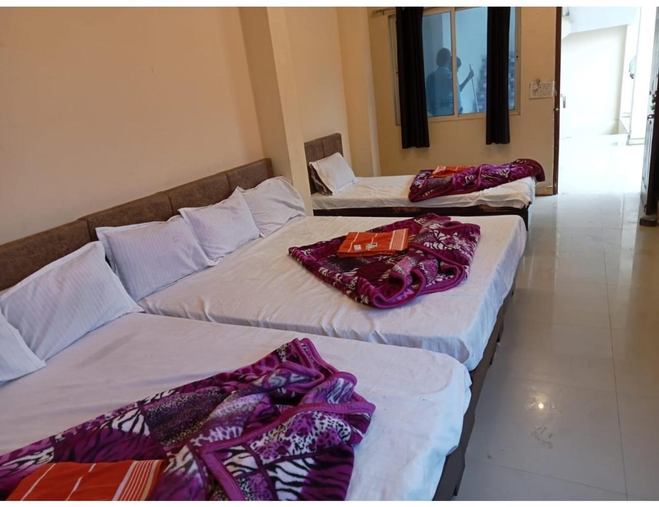 Hotel Mahakal Vishram, Уджайн Екстериор снимка