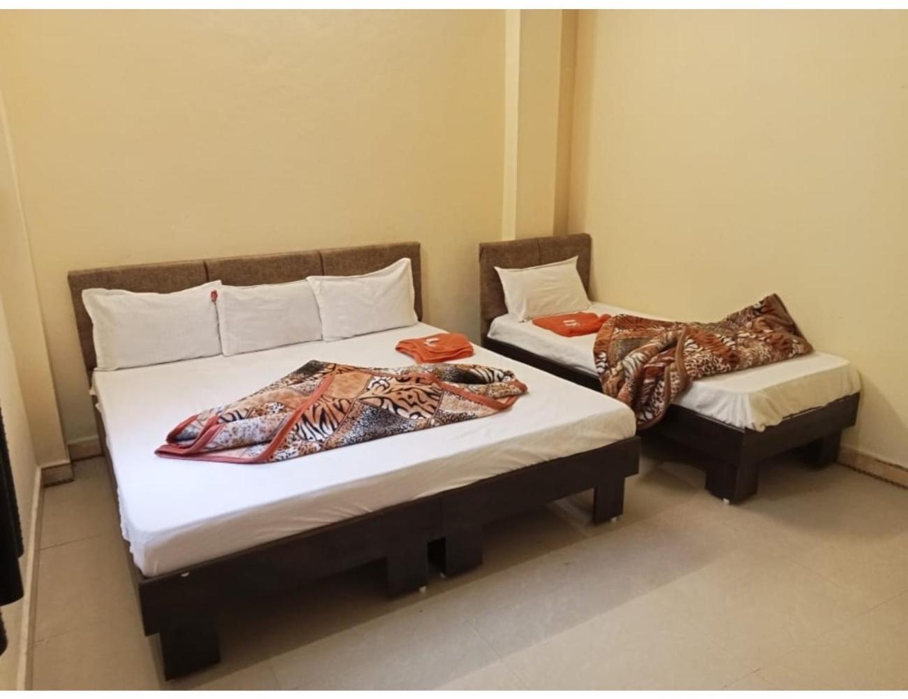 Hotel Mahakal Vishram, Уджайн Екстериор снимка