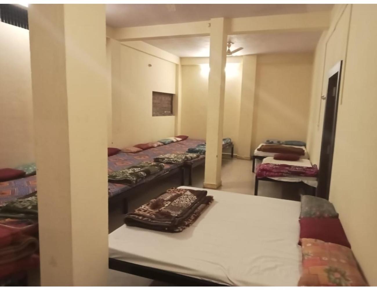 Hotel Mahakal Vishram, Уджайн Екстериор снимка