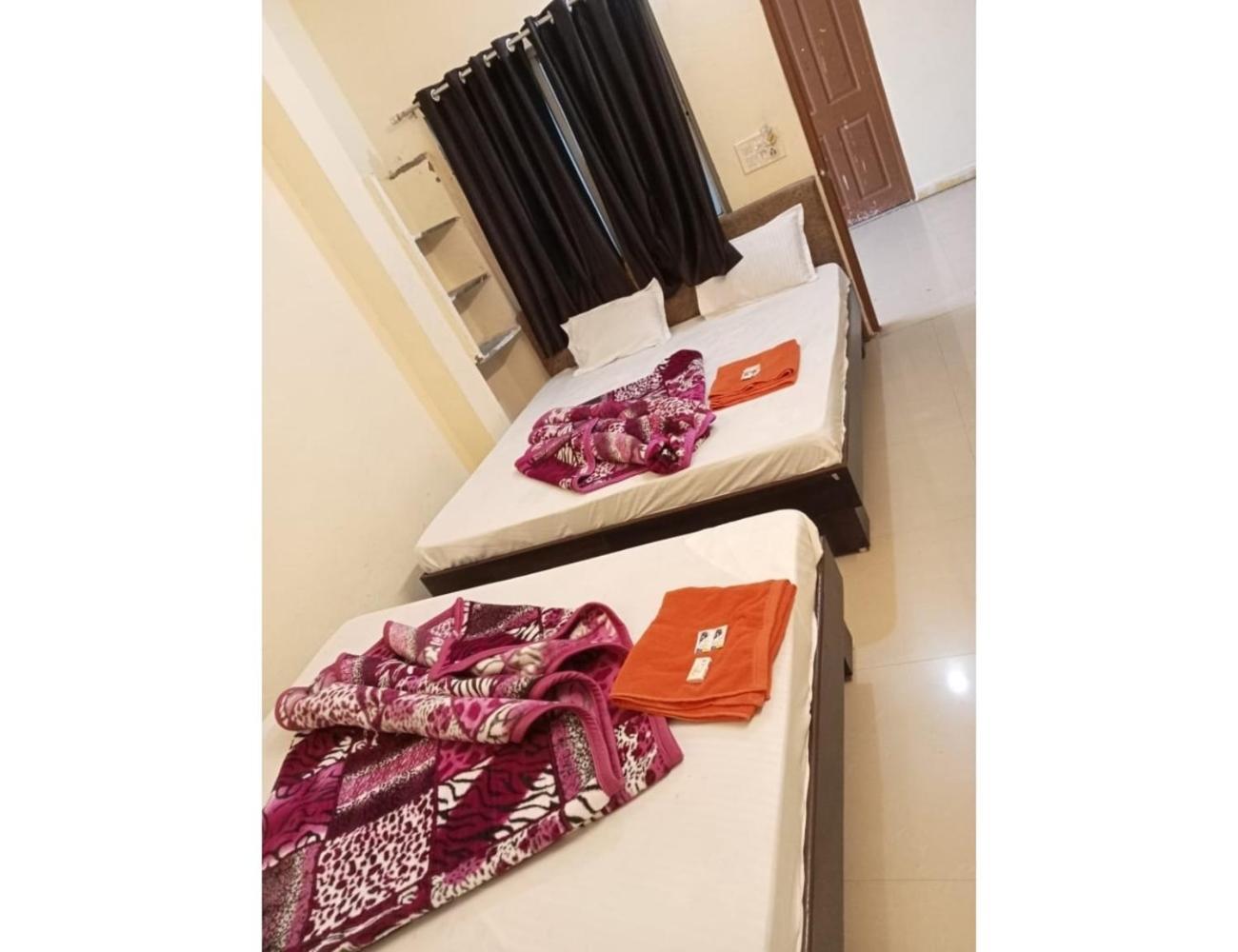 Hotel Mahakal Vishram, Уджайн Екстериор снимка