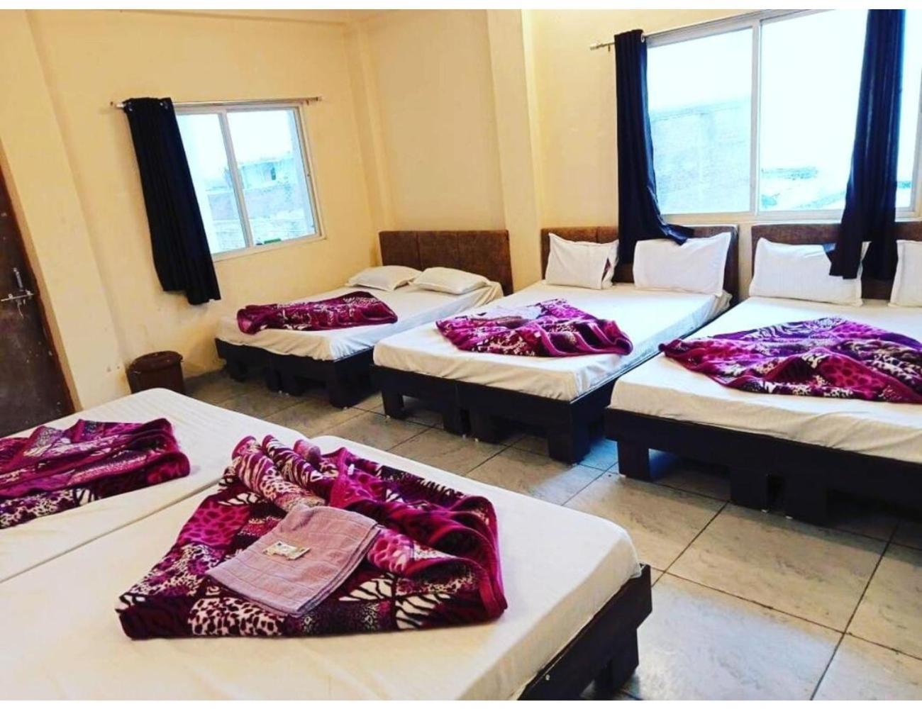 Hotel Mahakal Vishram, Уджайн Екстериор снимка